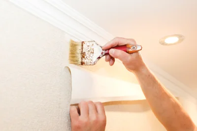 Pose de papier peint à Ussat — revêtements muraux et toiles de verre
